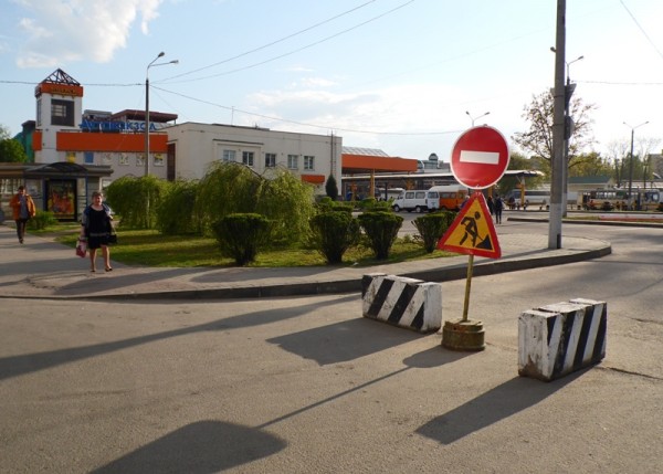 В Витебске после реконструкции должна открыться автостоянка у автовокзала со стороны станции скорой помощи. Теперь она станет платной. Фото Юрия Шепелева