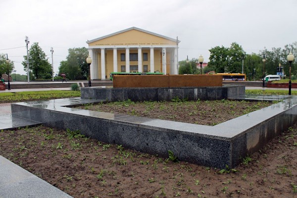 Фотофакт: В Витебске начали подготовку к установке памятника Александру Невскому. Фото Юрия Шепелева