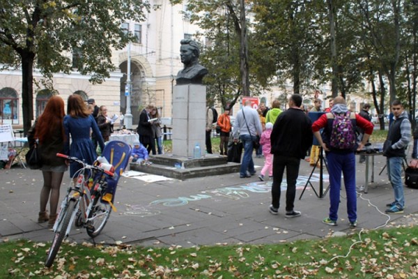 Памятник Сергею Кирову в Витебске, осень 2014 года. Фото Юрия Шепелева