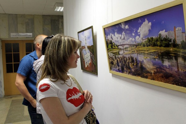 В городской ратуше Витебска открылась фотовыставка Дмитрия Осипова. Фото Юрия Шепелева