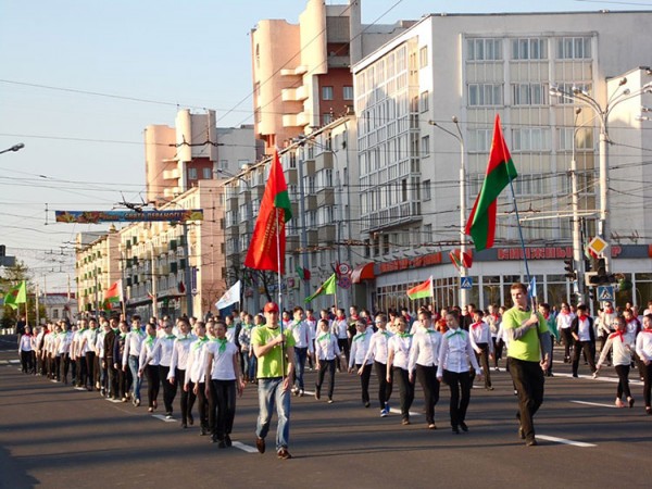 В Витебске проводят репетиции торжественного шествия на День Победы. Фото Юрия Шепелева
