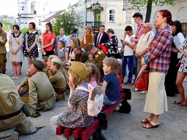 В Витебске восстановили атмосферу Дня Победы 1945 года. Фото Юрия Шепелева