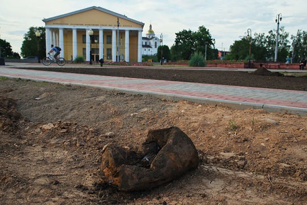 Работы по подготовке к установке памятника Александру Невскому в Витебске приобретают все больший масштаб. Фото Сергея Серебро