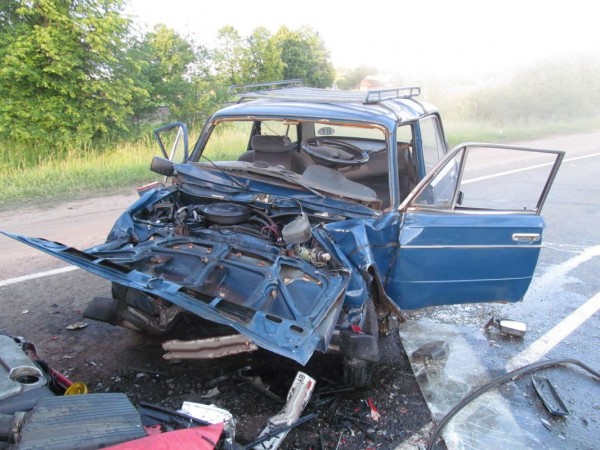 Между Полоцком и Новополоцком лоб в лоб столкнулись «Opel Vectra» и «ВАЗ-2106», водитель «шестерки» погиб. Фото Отделения агитации и пропаганды ГАИ УВД Витебского облисполкома