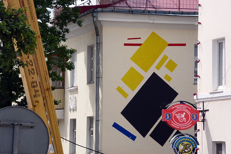 Ул шагала. Улица Шагала в Витебске. Улица марка Шагала Витебск. Бренды на улице. Фото марка Шагала возле дома Витебск.