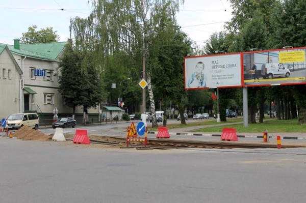 На улице Гагарина в Витебске начался ремонт трамвайных путей. Фото Юрия Шепелева