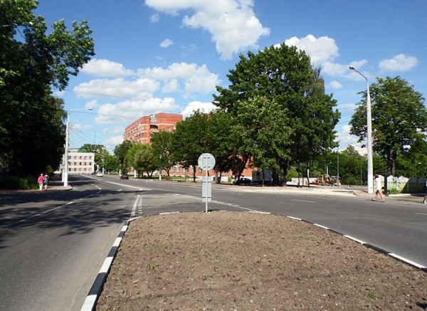 Строительство новой автостоянки в начале Авиационного переулка в Витебске. Фото Юрия Шепелева