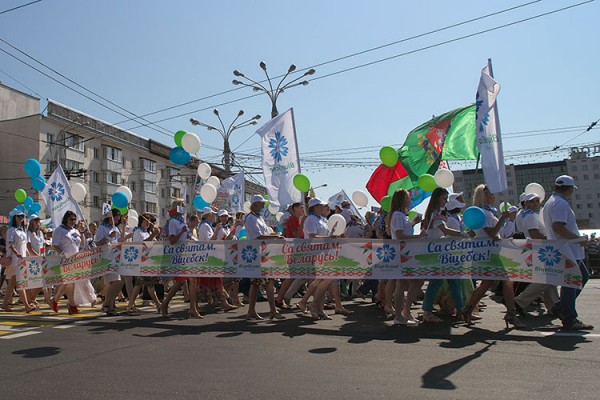 Урачыстасці з нагоды Дня незалежнасці ў Віцебску прайшлі пад знакам Пагоні. Фота Сержука Серабро