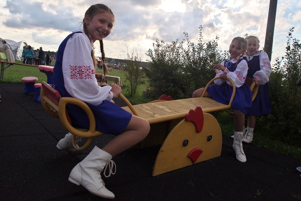 На беразе возера пад Віцебскам адзначылі Купалле. Фота Сержука Серабро