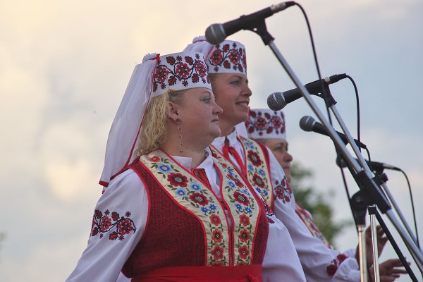 На беразе возера пад Віцебскам адзначылі Купалле. Фота Сержука Серабро