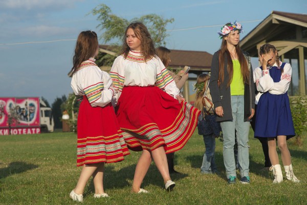 На беразе возера пад Віцебскам адзначылі Купалле. Фота Сержука Серабро