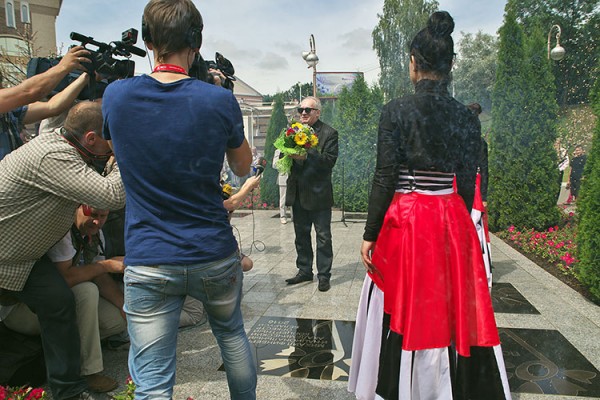 Официальные торжества на юбилейном «Славянском базаре в Витебске» начались с открытия звезды Михаила Финберга. Фото Сергея Серебро