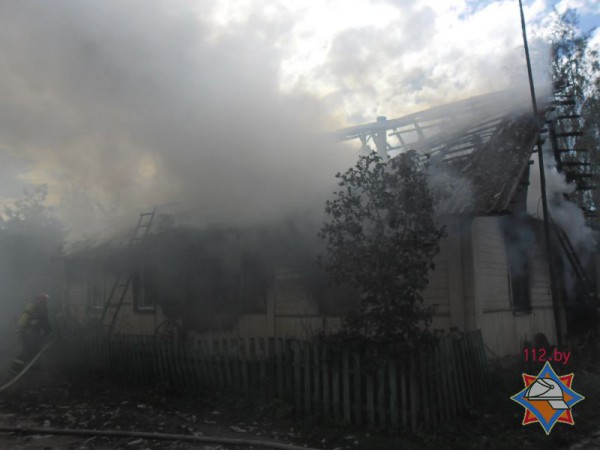 На пожаре в Поставском районе погибли мужчина и девятилетняя девочка. Фото МЧС