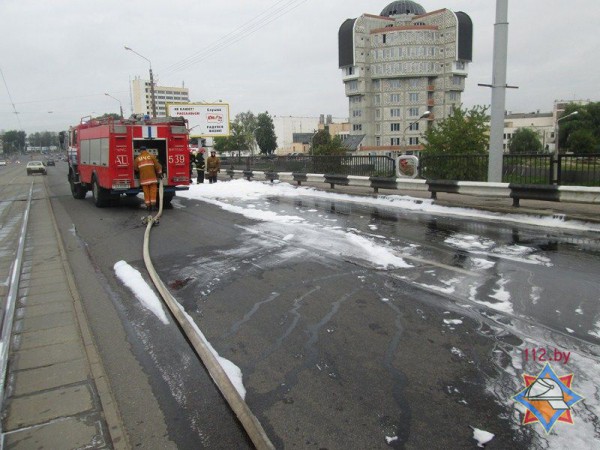 На мосту Блохина в Витебске столкнулись два самосвала. Фото МЧС