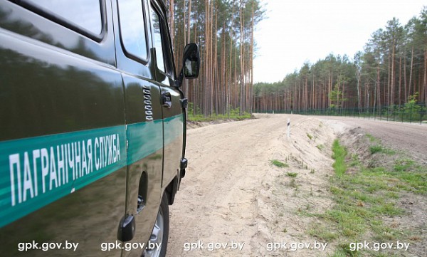 У границы в Браславском районе задержаны граждане Ирака. Фото ГПК