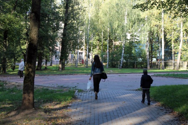 В Витебске на месте строительства Софийского собора в парке Партизанской славы появилось ограждение. Фото Юрия Шепелева