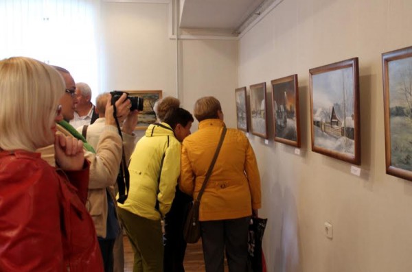 В Витебске открылась выставка живописи Нины Вороновой «Мои прогулки». Фото Юрия Шепелева