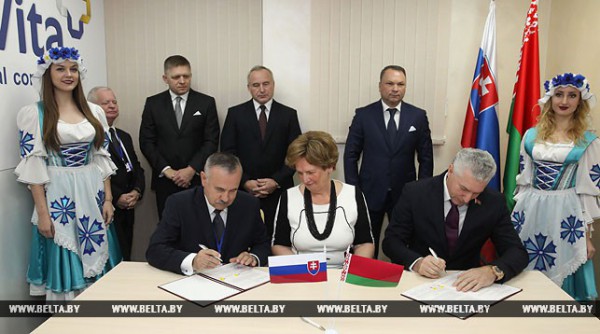 Пакет документов о белорусско-словацком сотрудничестве подписан в Витебской области. Фото БелТА