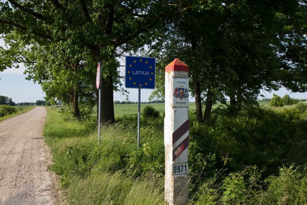 Граница с Латвией, пограничный столб. Фото Juris Seņņikovs / panoramio.com