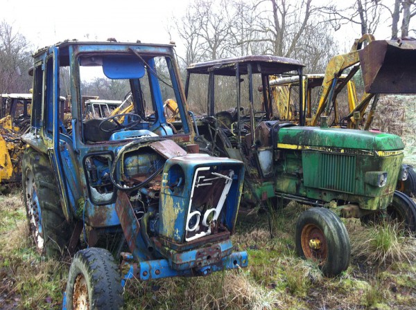 Старые трактора, разруха, колхоз. Фото Kirkbyboy / pixabay.com