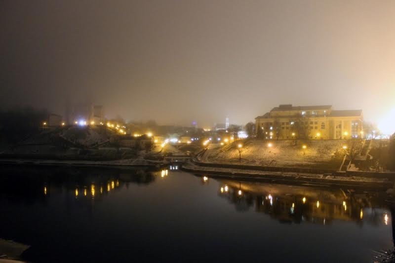 Витебск во власти аномального декабрьского тумана. Фото Юрия Шепелева