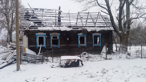 СК подозревает, что дачу бывшего милиционера в Толочинском районе могли поджечь из мести. Фотографии предоставлены УГКСЭ по Витебской области