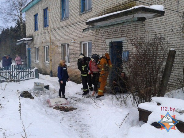 В Городке пожарные спасли двоих и эвакуировали шесть человек. Фото МЧС