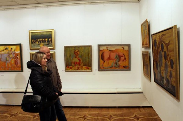 В Витебске открылась выставка доброго искусства Александра Демидова. Фото Юрия Шепелева