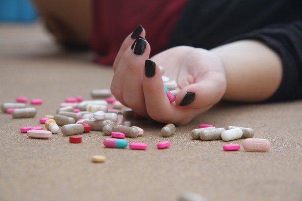 Таблетки, снотворное, депрессия, отравление, самоубийство. Фото pixabay.com