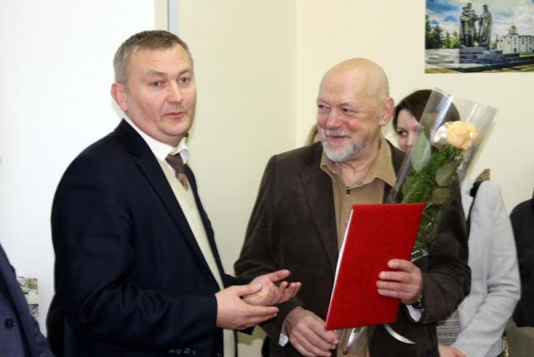 Скульптор Александр Гвоздиков пригласил друзей на открытие своей выставки в Витебске. Фото Юрия Шепелева