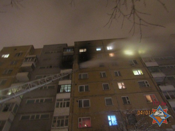 В Витебске произошел пожар в девятиэтажке на проспекте Строителей, пострадали три человека. Фото МЧс