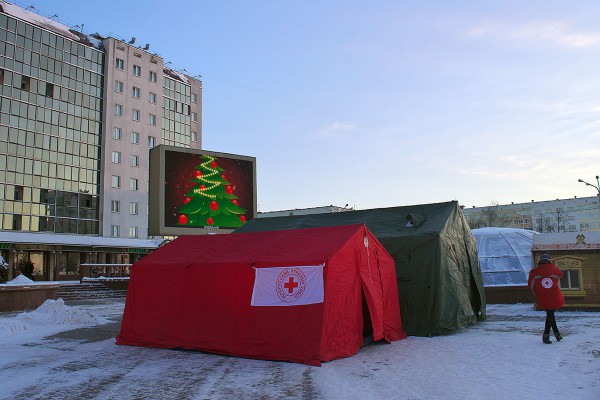 На площади Победы в Витебске развернули палатки для обогрева замерзающих. Фото Сергея Серебро