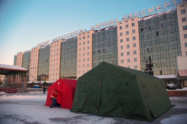 На площади Победы в Витебске развернули палатки для обогрева замерзающих. Фото Сергея Серебро