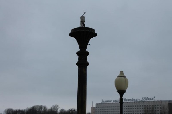 В Витебске сильный ветер срывал фонари. Фото Юрия Шепелева