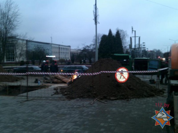 В Новополоцке прорвало трубопровод горячего водоснабжения. Фото МЧС