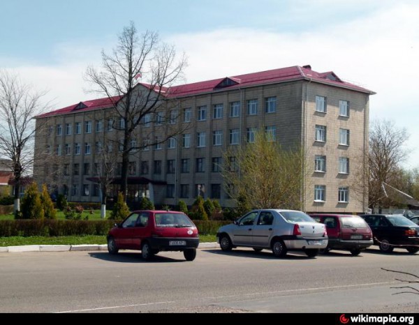 Задние райисполкома в Дубровно. Фото OlekK / wikimapia.org