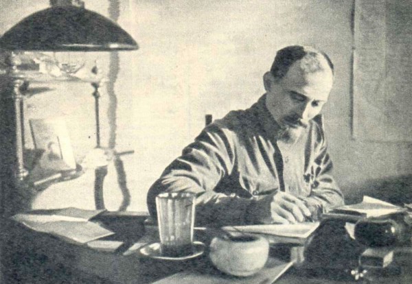 Ф.Э. Дзержинский в рабочем кабинете. 1922 год