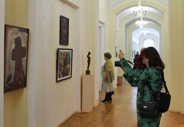 В Витебском художественном музее отпраздновали юбилей легендарного творческого объединения «Квадрат». Фото Юрия Шепелева