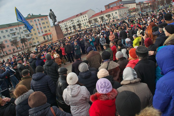 Протесты в Орше: площадь Ленина. Фото Сергея Серебро