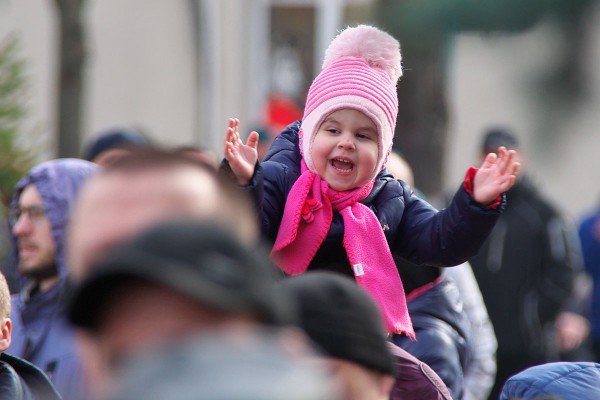 Митинг продолжается у здания Оршанского районного исполнительного комитета Олег Смирновский. Фото Сергея Серебро