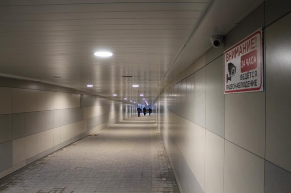 В подземном переходе на перекрестке Московского проспекта с  улицами Терешковой и Бровки оборудуют видеонаблюдение. Фото Юрия Шепелева