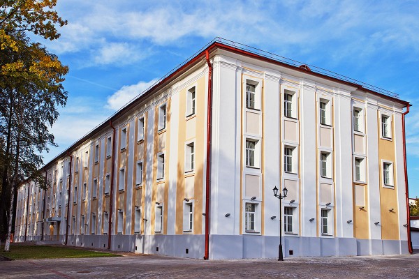 Будынак галоўнага корпуса былога Базылянскага кляштара ў Віцебску, 2011 год. Фота Сержука Серабро