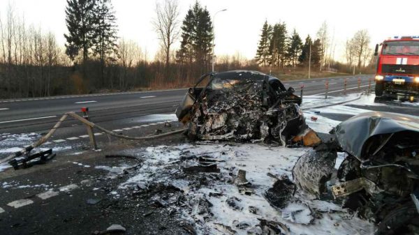 В Дубровенском районе столкнулись «Infiniti» и «Mazda 626», погибли два человека. Фото ГАИ