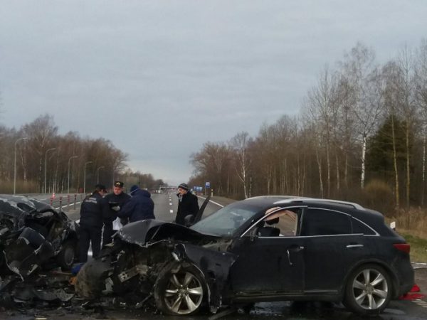 В Дубровенском районе столкнулись «Infiniti» и «Mazda 626», погибли два человека. Фото СК