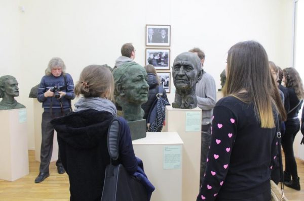 В Витебске открылась выставка скульптора Ивана Колодовского