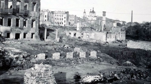 Фотаздымак, зроблены прыкладна з таго ж ракурсу, што і дрэварыт, 1941 год