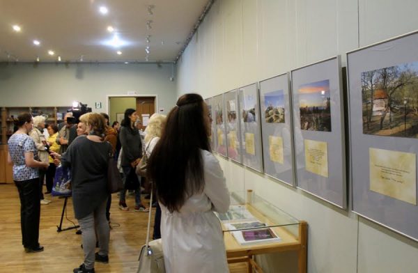 В Витебске открылась выставка уникальных фотопроекций Виктора Борисенкова, связанных с Шагалом. Фото Юрия Шепелева