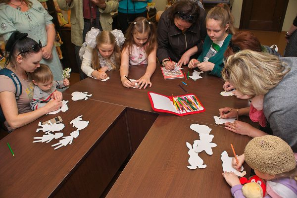 В Витебске открылась выставка советских детских игрушек времен СССР. Фото Сергея Серебро