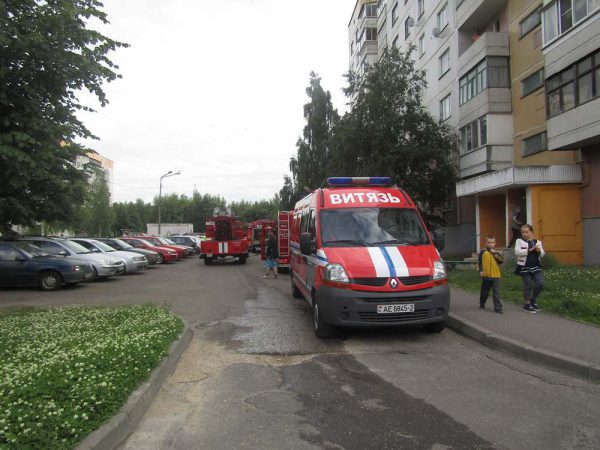 В Витебске на Московском проспекте едва не сгорел пенсионер. Фото МЧС