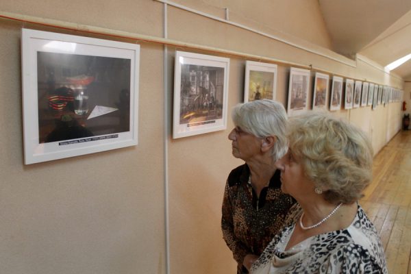 В витебском «Задвинье» открылась очередная фотовыставка «Мир глазами женщин». Фото Юрия Шепелева